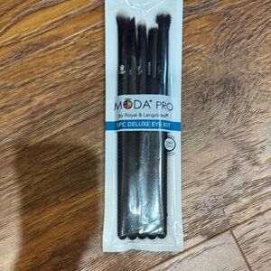 Moda Pro 5pc Deluxe Eye Kit - Black
